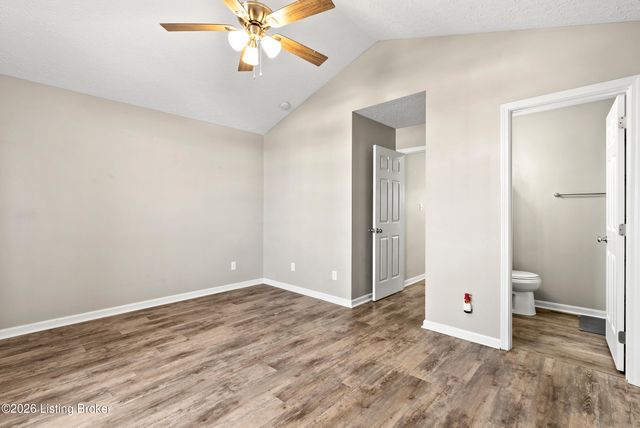 271 Clear Lake Dr, Shepherdsville, KY 40165