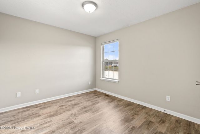 271 Clear Lake Dr, Shepherdsville, KY 40165