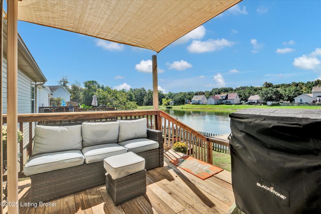 271 Clear Lake Dr, Shepherdsville, KY 40165