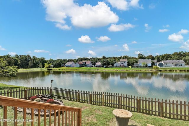 271 Clear Lake Dr, Shepherdsville, KY 40165