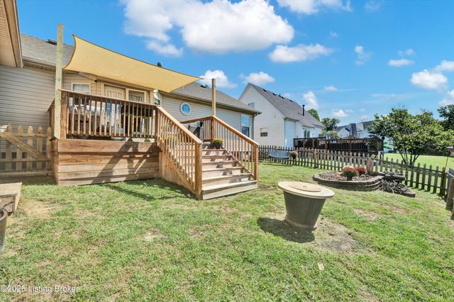 271 Clear Lake Dr, Shepherdsville, KY 40165