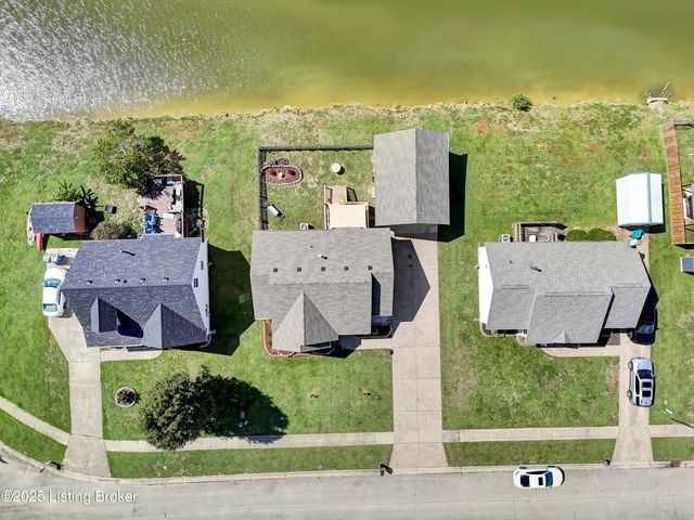 271 Clear Lake Dr, Shepherdsville, KY 40165