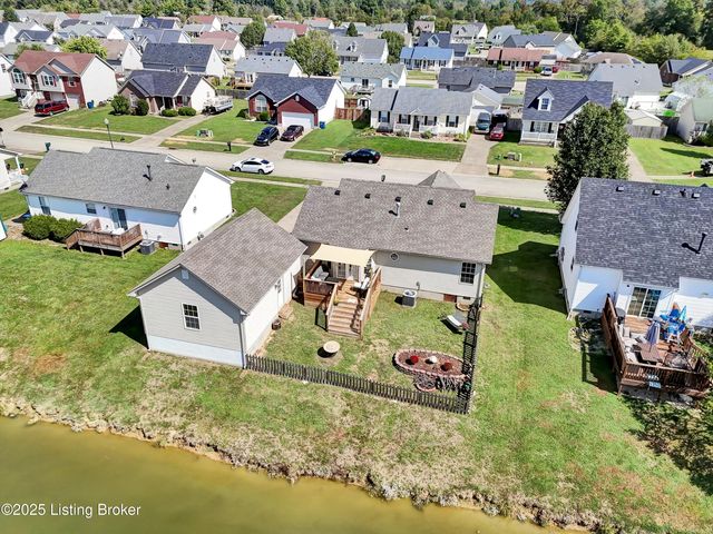 271 Clear Lake Dr, Shepherdsville, KY 40165