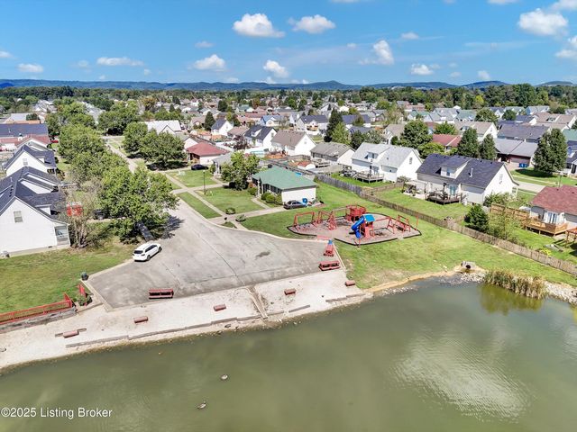 271 Clear Lake Dr, Shepherdsville, KY 40165
