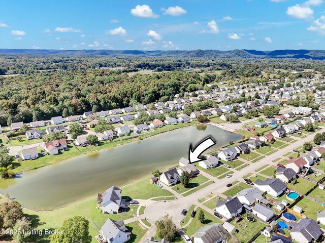 271 Clear Lake Dr, Shepherdsville, KY 40165