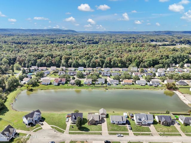 271 Clear Lake Dr, Shepherdsville, KY 40165