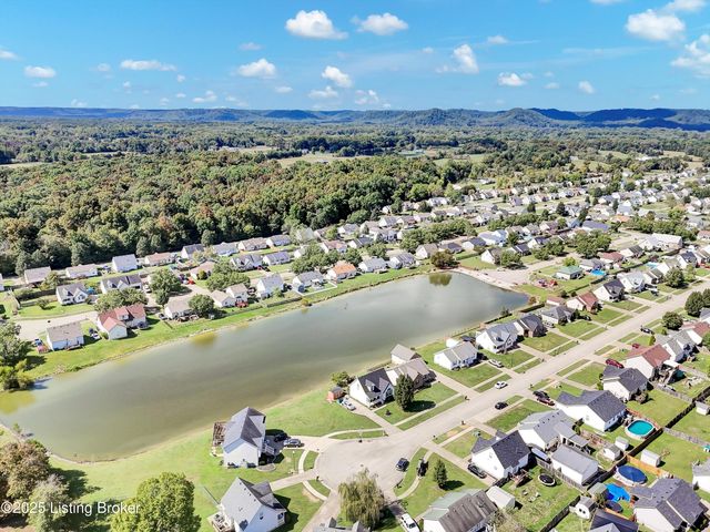271 Clear Lake Dr, Shepherdsville, KY 40165