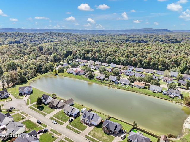 271 Clear Lake Dr, Shepherdsville, KY 40165