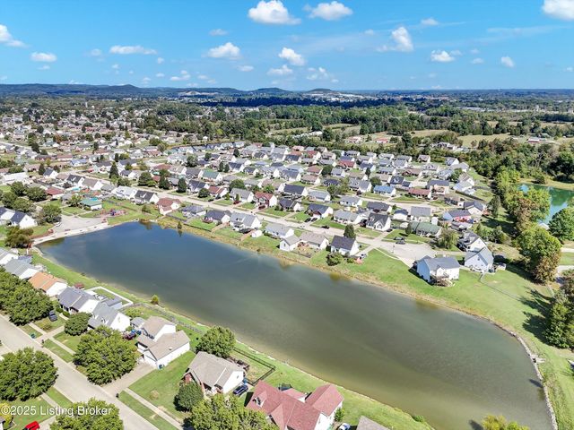 271 Clear Lake Dr, Shepherdsville, KY 40165