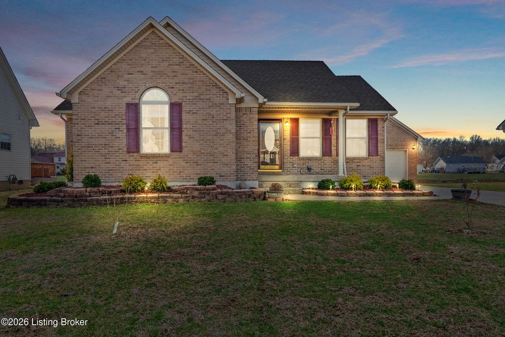 271 Clear Lake Dr, Shepherdsville, KY 40165