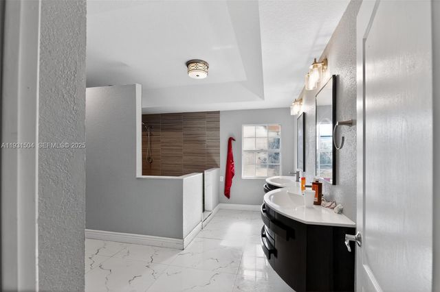 16875 N 68th St N, Loxahatchee, FL 33470