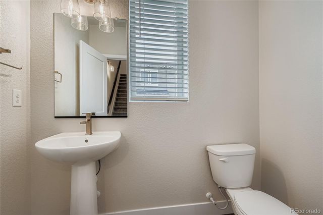 15553 W Washburn Drive, Lakewood, CO 80228