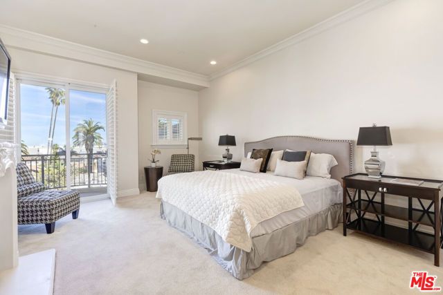 132 S MAPLE Drive PH4, Beverly Hills, CA 90212