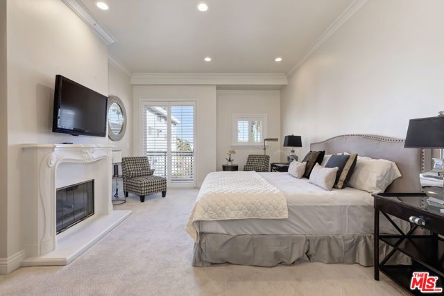 132 S MAPLE Drive PH4, Beverly Hills, CA 90212