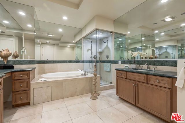 132 S MAPLE Drive PH4, Beverly Hills, CA 90212