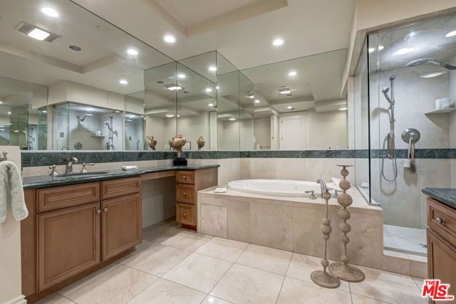 132 S MAPLE Drive PH4, Beverly Hills, CA 90212