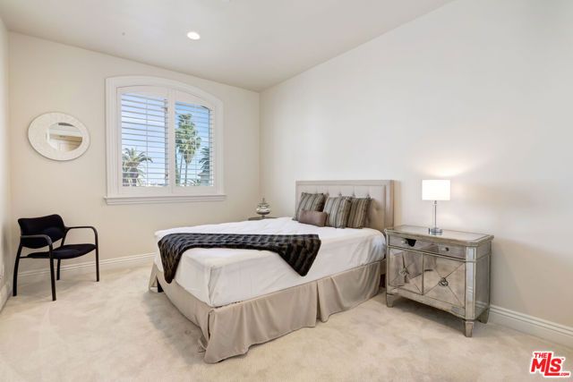 132 S MAPLE Drive PH4, Beverly Hills, CA 90212