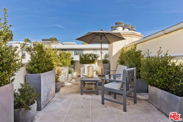 132 S MAPLE Drive PH4, Beverly Hills, CA 90212