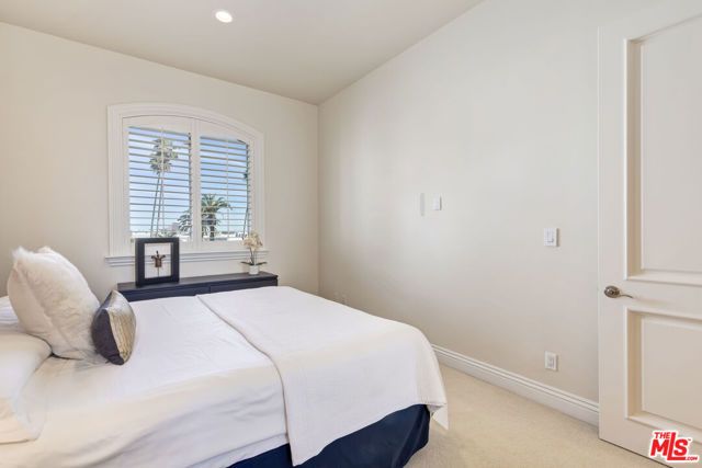 132 S MAPLE Drive PH4, Beverly Hills, CA 90212