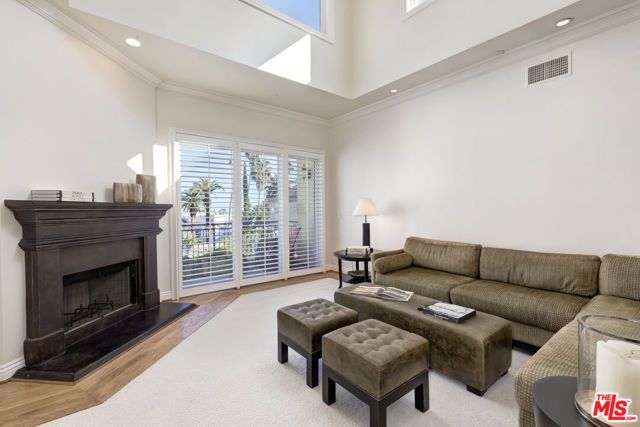 132 S MAPLE Drive PH4, Beverly Hills, CA 90212