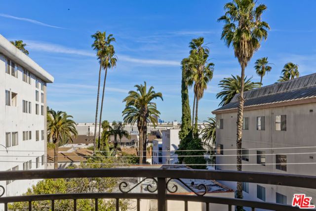 132 S MAPLE Drive PH4, Beverly Hills, CA 90212