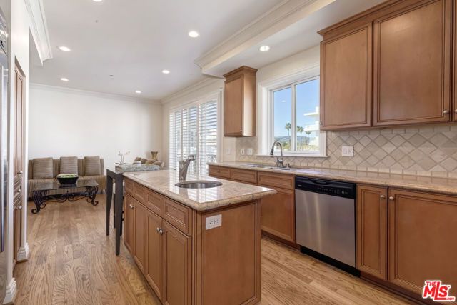 132 S MAPLE Drive PH4, Beverly Hills, CA 90212