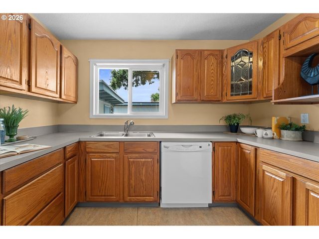7413 Se PINE St, Portland, OR 97215