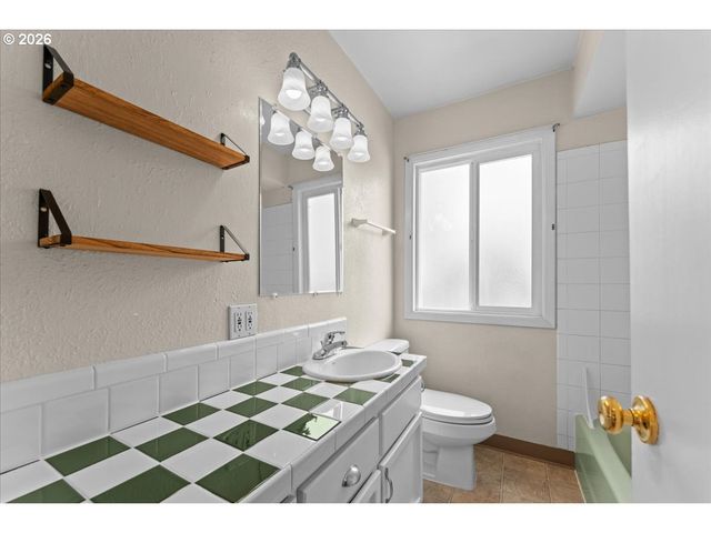 7413 Se PINE St, Portland, OR 97215