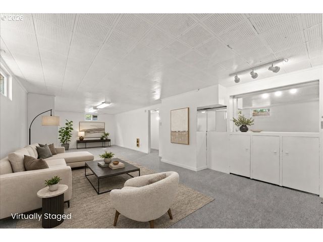 7413 Se PINE St, Portland, OR 97215