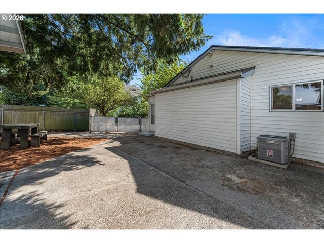 7413 Se PINE St, Portland, OR 97215