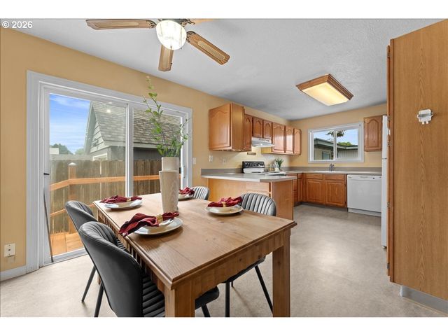 7413 Se PINE St, Portland, OR 97215