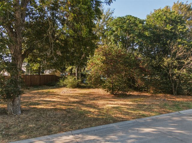 104 N Getzendaner Street, Waxahachie, TX 75165