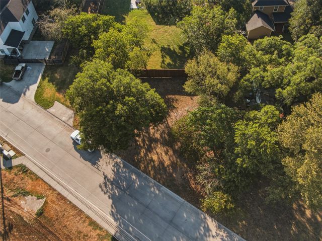 104 N Getzendaner Street, Waxahachie, TX 75165