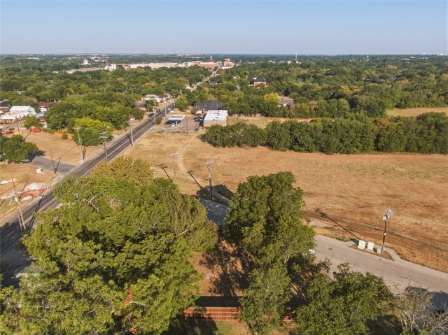 104 N Getzendaner Street, Waxahachie, TX 75165