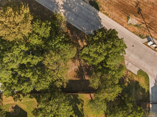 104 N Getzendaner Street, Waxahachie, TX 75165