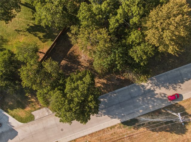 104 N Getzendaner Street, Waxahachie, TX 75165