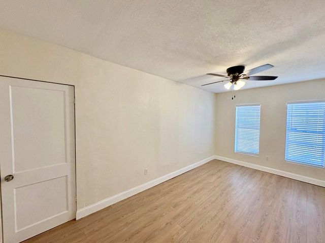 8904 N HAMNER AVENUE, Tampa, FL 33604