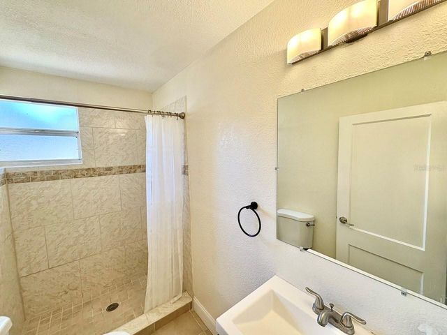 8904 N HAMNER AVENUE, Tampa, FL 33604