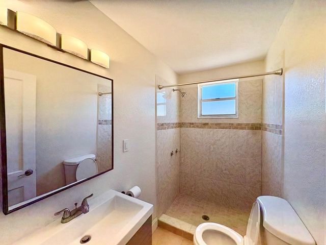 8904 N HAMNER AVENUE, Tampa, FL 33604