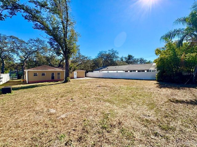 8904 N HAMNER AVENUE, Tampa, FL 33604