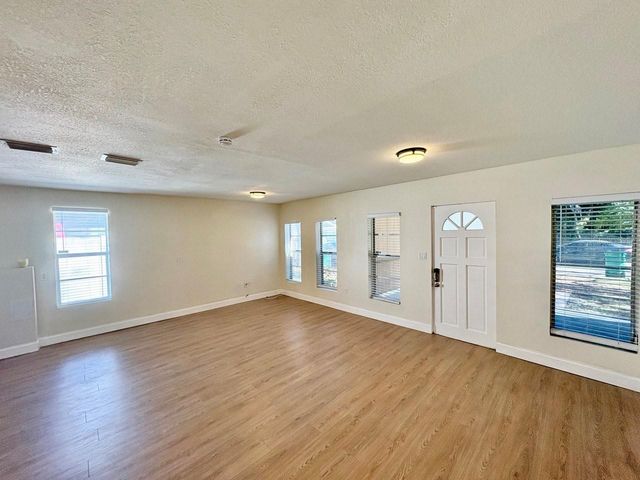 8904 N HAMNER AVENUE, Tampa, FL 33604