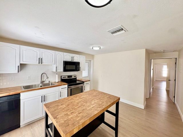 8904 N HAMNER AVENUE, Tampa, FL 33604