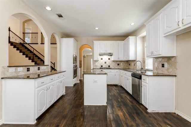 107 Pinedale Drive, Mansfield, TX 76063