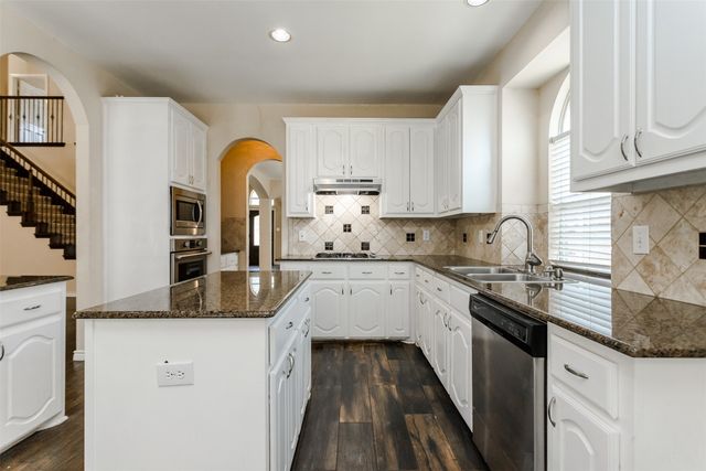 107 Pinedale Drive, Mansfield, TX 76063