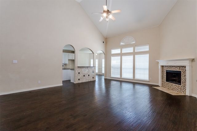 107 Pinedale Drive, Mansfield, TX 76063