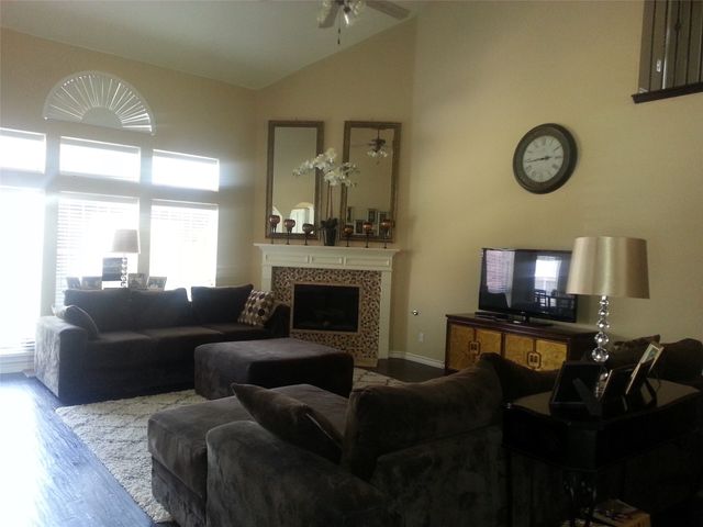107 Pinedale Drive, Mansfield, TX 76063