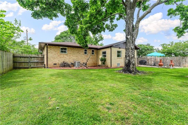 314 Crestview Drive, Bentonville, AR 72712