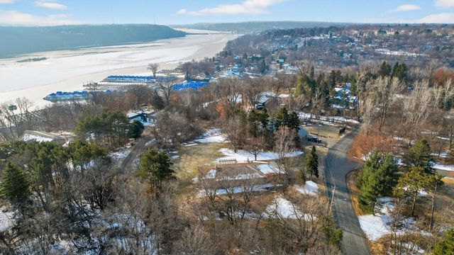 2216 Orwell Court N, Stillwater, MN 55082