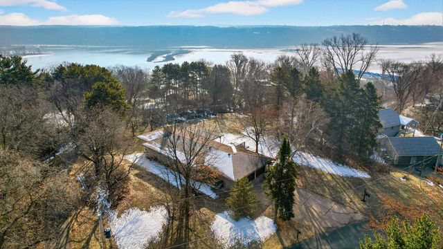 2216 Orwell Court N, Stillwater, MN 55082