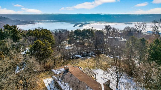 2216 Orwell Court N, Stillwater, MN 55082